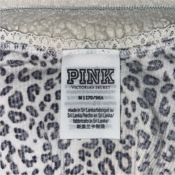 Set of Two Tank Tops Size Medium - Picture 4 of 7